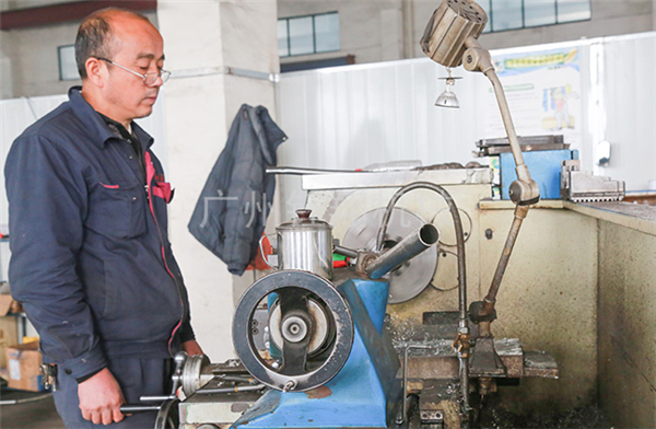 真空乳化機廠家一般不外傳的乳化機保養小貼士【鈺翔】